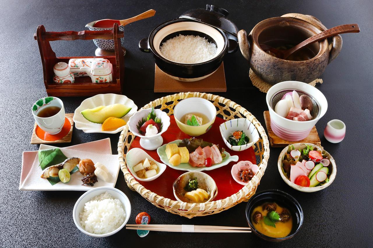 Menard Aoyama Resort: Wafukan Utatsukasa Iga Exterior photo